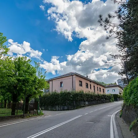 Carso - Family With Parking Lägenhet Como