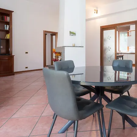 Lägenhet Carso - Family With Parking Como